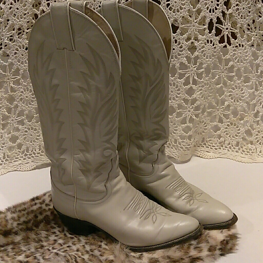 Justin off white boot